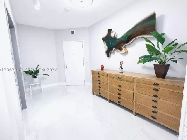 3-bedroom condo for sale in North Miami Beach - 16385 Biscayne Blvd 2007 - MondialRealty