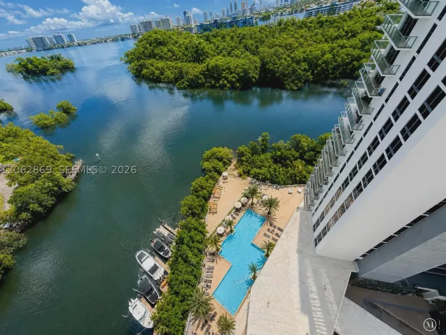3-bedroom condo for sale in North Miami Beach - 16385 Biscayne Blvd 2007 - MondialRealty