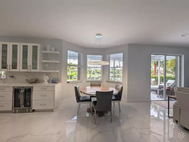 5-bedroom home for sale in Pembroke Pines - 855 SW 174th Terrace - MondialRealty
