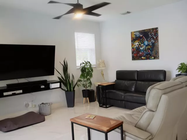 5-bedroom home for sale in Pembroke Pines - 855 SW 174th Terrace - MondialRealty