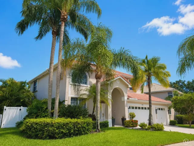 5-bedroom home for sale in Pembroke Pines - 855 SW 174th Terrace - MondialRealty