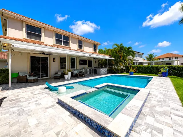 5-bedroom home for sale in Pembroke Pines - 855 SW 174th Terrace - MondialRealty