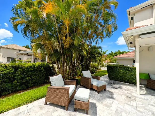 5-bedroom home for sale in Pembroke Pines - 855 SW 174th Terrace - MondialRealty
