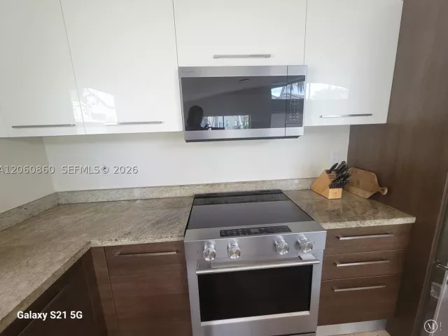 3-bedroom home for rent in Miami - 13242 SW 146th St 13242 - MondialRealty