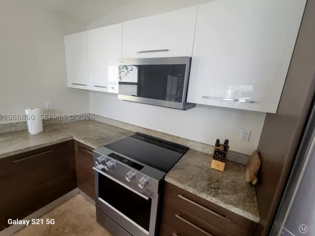 3-bedroom home for rent in Miami - 13242 SW 146th St 13242 - MondialRealty