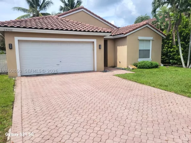 3-bedroom home for rent in Miami - 13242 SW 146th St 13242 - MondialRealty