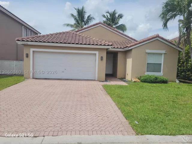 3-bedroom home for rent in Miami - 13242 SW 146th St 13242 - MondialRealty