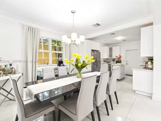 3-bedroom home for rent in Coral Gables - 420 Aledo Ave - MondialRealty