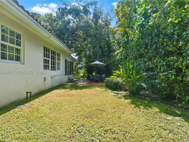 3-bedroom home for rent in Coral Gables - 420 Aledo Ave - MondialRealty