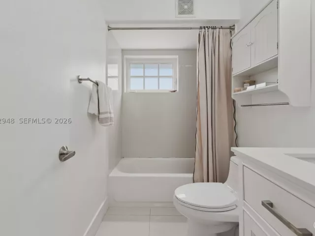 3-bedroom home for rent in Coral Gables - 420 Aledo Ave - MondialRealty