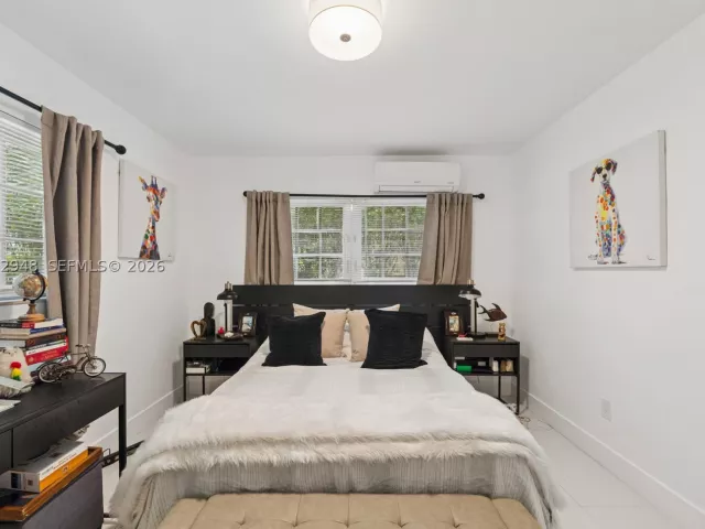 3-bedroom home for rent in Coral Gables - 420 Aledo Ave - MondialRealty
