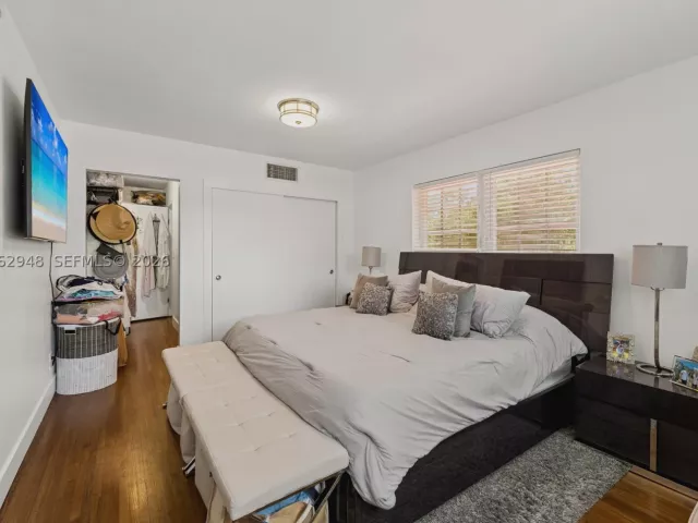 3-bedroom home for rent in Coral Gables - 420 Aledo Ave - MondialRealty