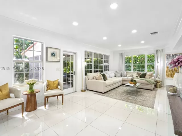 3-bedroom home for rent in Coral Gables - 420 Aledo Ave - MondialRealty