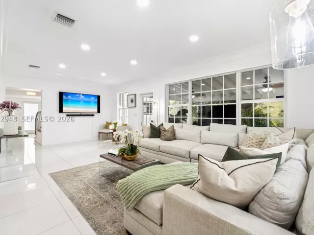 3-bedroom home for rent in Coral Gables - 420 Aledo Ave - MondialRealty