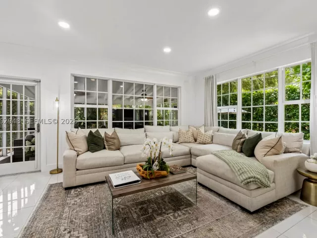 3-bedroom home for rent in Coral Gables - 420 Aledo Ave - MondialRealty