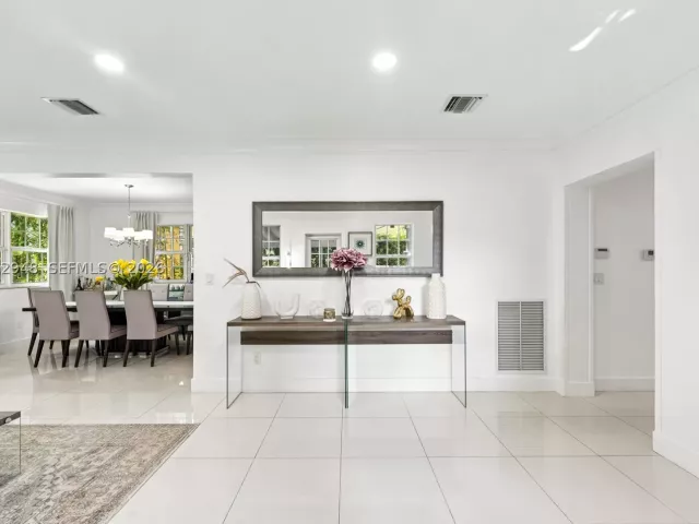 3-bedroom home for rent in Coral Gables - 420 Aledo Ave - MondialRealty