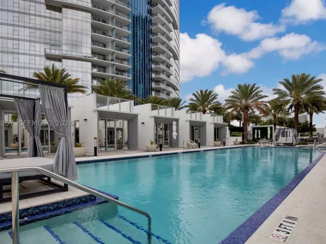 3-bedroom condo for rent in Miami - 851 NE 1st Ave 3611 - MondialRealty