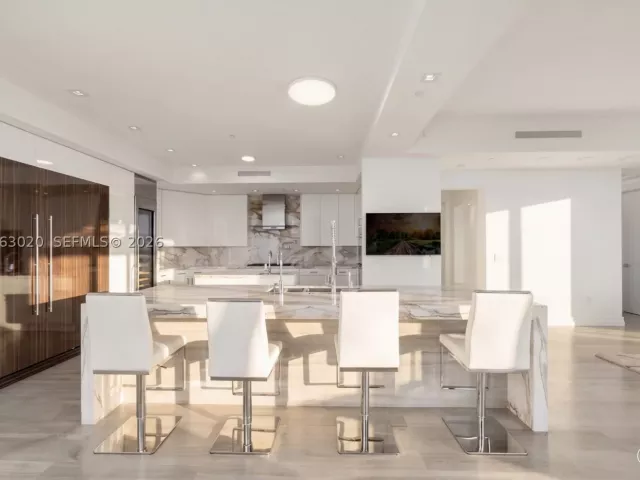 3-bedroom condo for rent in Sunny Isles Beach - 17749 Collins Ave 601 - MondialRealty