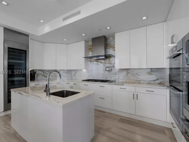 3-bedroom condo for rent in Sunny Isles Beach - 17749 Collins Ave 601 - MondialRealty