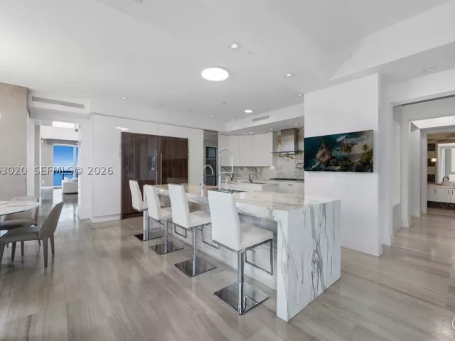 3-bedroom condo for rent in Sunny Isles Beach - 17749 Collins Ave 601 - MondialRealty