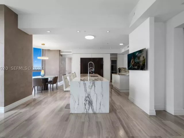 3-bedroom condo for rent in Sunny Isles Beach - 17749 Collins Ave 601 - MondialRealty