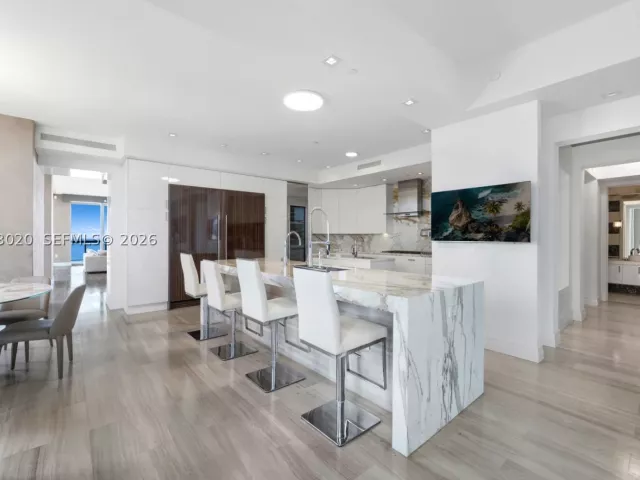 3-bedroom condo for rent in Sunny Isles Beach - 17749 Collins Ave 601 - MondialRealty