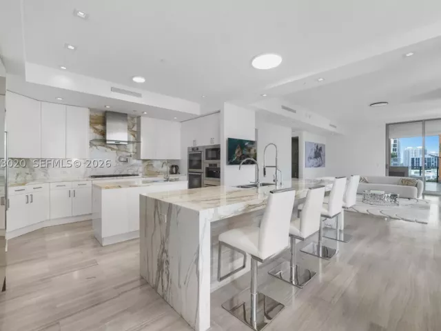 3-bedroom condo for rent in Sunny Isles Beach - 17749 Collins Ave 601 - MondialRealty