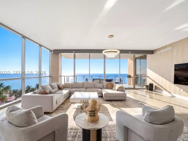 3-bedroom condo for rent in Sunny Isles Beach - 17749 Collins Ave 601 - MondialRealty