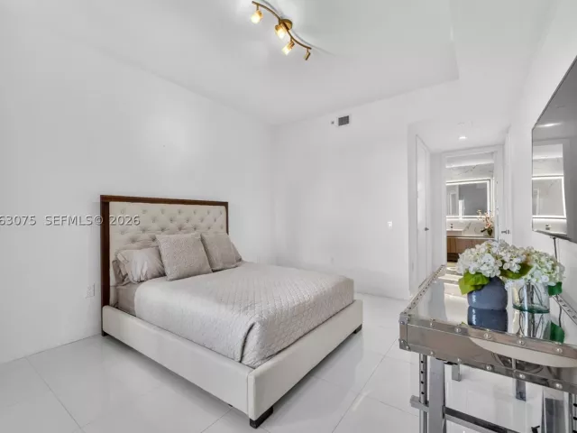 2-bedroom condo for rent in Miami - 1100 Biscayne Boulevard 2902 - MondialRealty