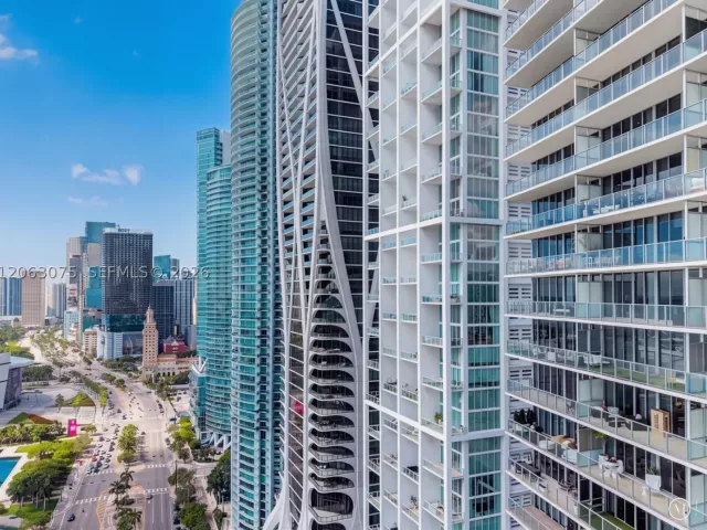 2-bedroom condo for rent in Miami - 1100 Biscayne Boulevard 2902 - MondialRealty