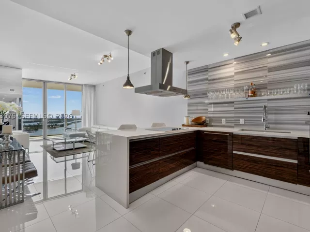 2-bedroom condo for rent in Miami - 1100 Biscayne Boulevard 2902 - MondialRealty