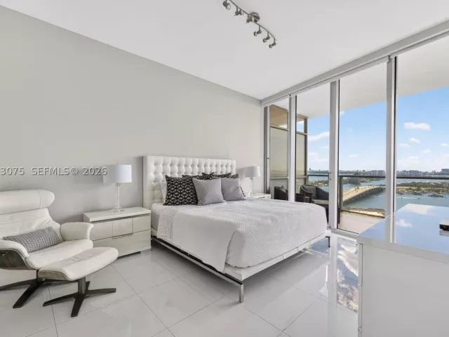 2-bedroom condo for rent in Miami - 1100 Biscayne Boulevard 2902 - MondialRealty
