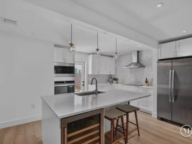 6-bedroom home for sale in West Palm Beach - 4811 N FLAGLER Drive - MondialRealty