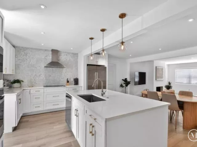 6-bedroom home for sale in West Palm Beach - 4811 N FLAGLER Drive - MondialRealty