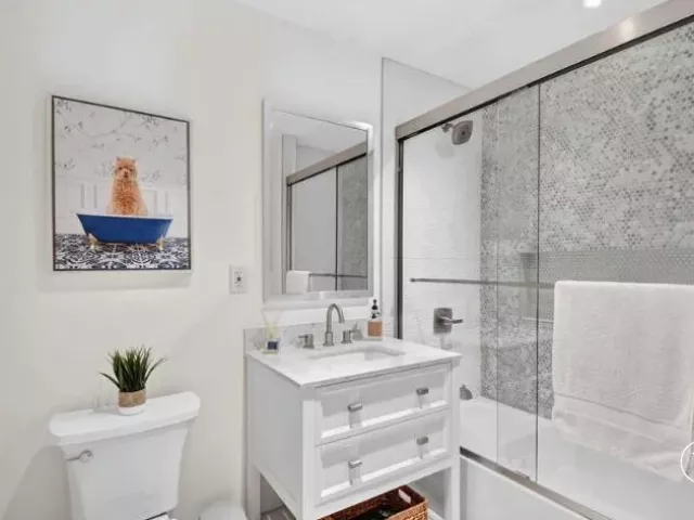 6-bedroom home for sale in West Palm Beach - 4811 N FLAGLER Drive - MondialRealty