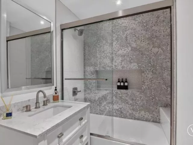6-bedroom home for sale in West Palm Beach - 4811 N FLAGLER Drive - MondialRealty
