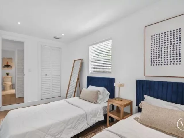 6-bedroom home for sale in West Palm Beach - 4811 N FLAGLER Drive - MondialRealty