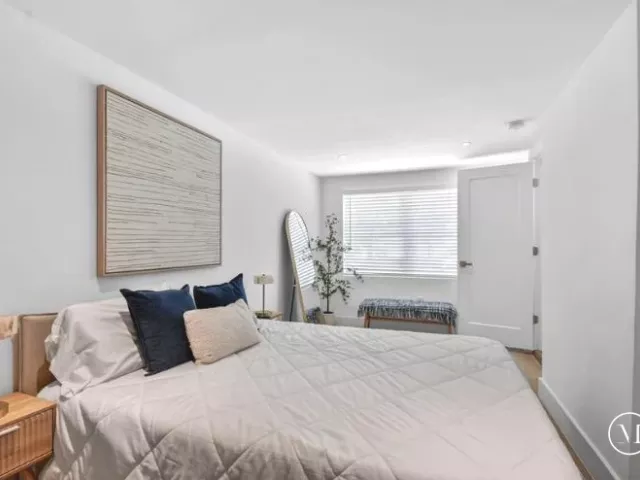 6-bedroom home for sale in West Palm Beach - 4811 N FLAGLER Drive - MondialRealty
