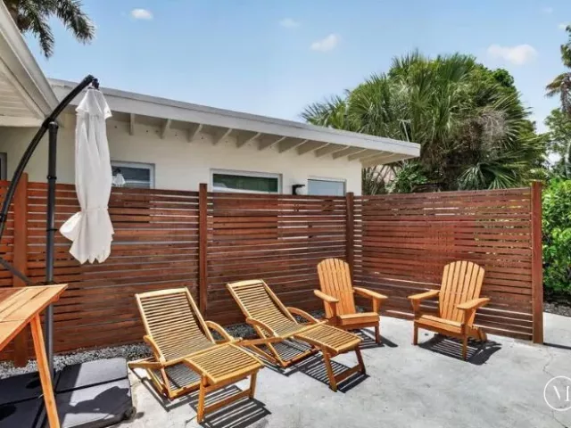 6-bedroom home for sale in West Palm Beach - 4811 N FLAGLER Drive - MondialRealty