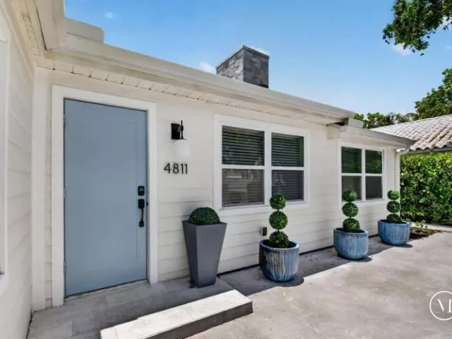 6-bedroom home for sale in West Palm Beach - 4811 N FLAGLER Drive - MondialRealty