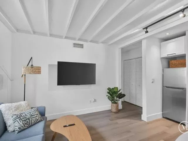 6-bedroom home for sale in West Palm Beach - 4811 N FLAGLER Drive - MondialRealty