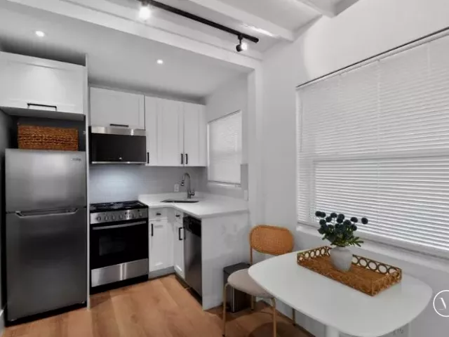 6-bedroom home for sale in West Palm Beach - 4811 N FLAGLER Drive - MondialRealty