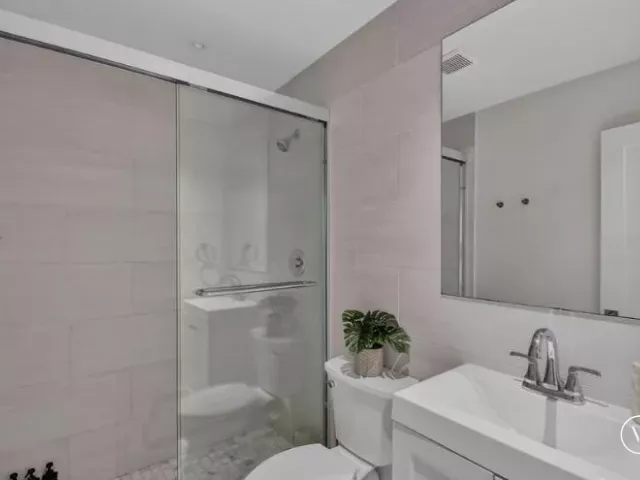 6-bedroom home for sale in West Palm Beach - 4811 N FLAGLER Drive - MondialRealty