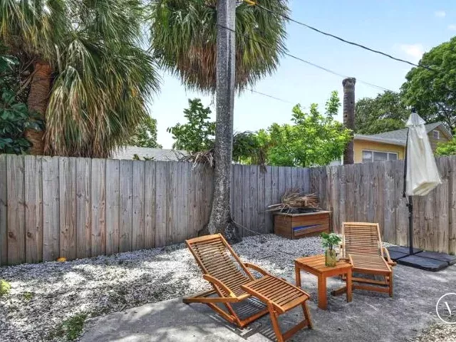 6-bedroom home for sale in West Palm Beach - 4811 N FLAGLER Drive - MondialRealty