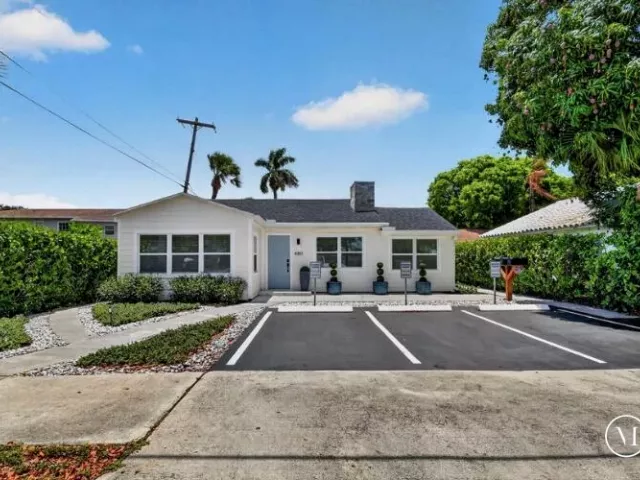 6-bedroom home for sale in West Palm Beach - 4811 N FLAGLER Drive - MondialRealty