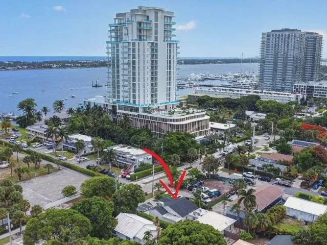 6-bedroom home for sale in West Palm Beach - 4811 N FLAGLER Drive - MondialRealty