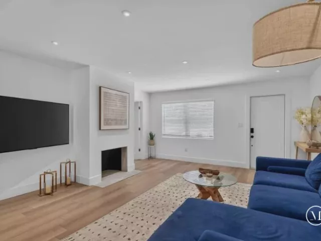 6-bedroom home for sale in West Palm Beach - 4811 N FLAGLER Drive - MondialRealty