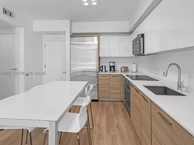 1-bedroom condo for sale in Miami - 1300 Brickell Bay Dr 903 - MondialRealty