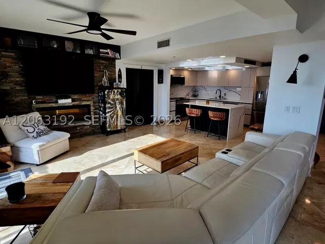 2-bedroom condo for sale in Fort Lauderdale - 110 N Federal Hwy 1118 - MondialRealty