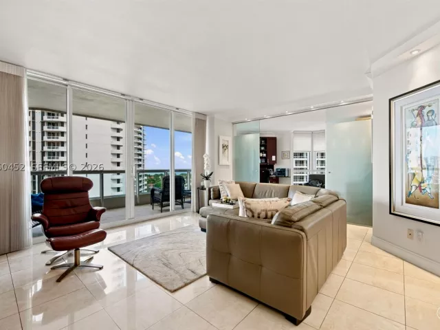 3-bedroom condo for sale in Aventura - 21205 Yacht Club Dr 1502 - MondialRealty